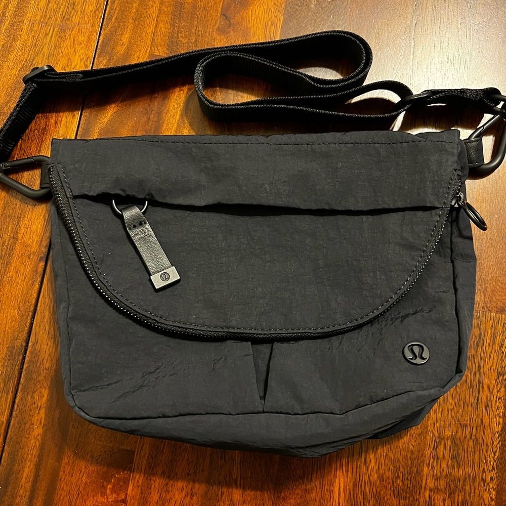 Lululemon All Night Festival Bag 5L (Black w/black hardware)